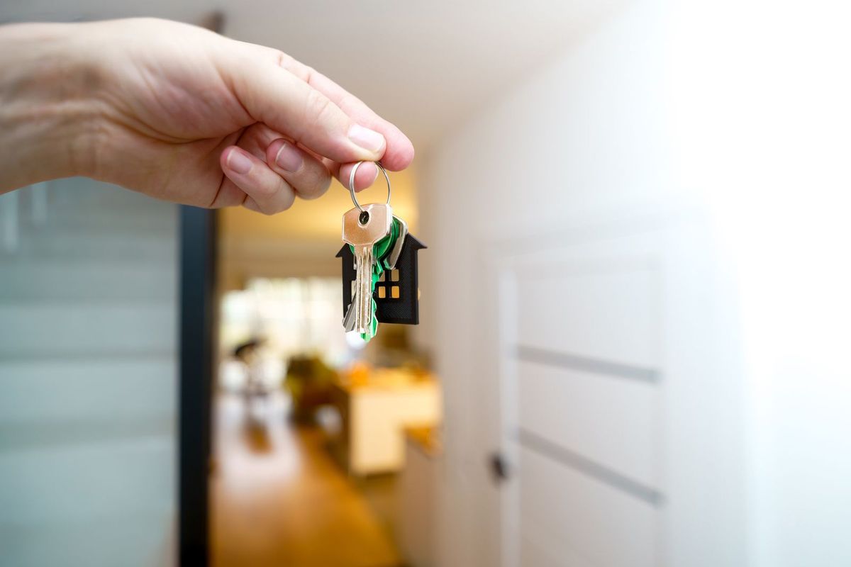 Alternatives to Chapter 7 — house keys inside a new apartment